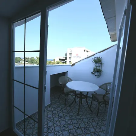 Sera Homes 公寓